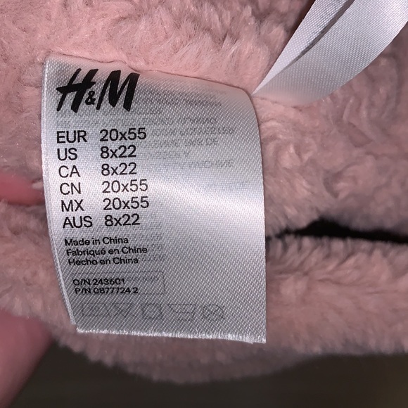 H&M pink warm fleece gator scarf - Picture 3 of 3